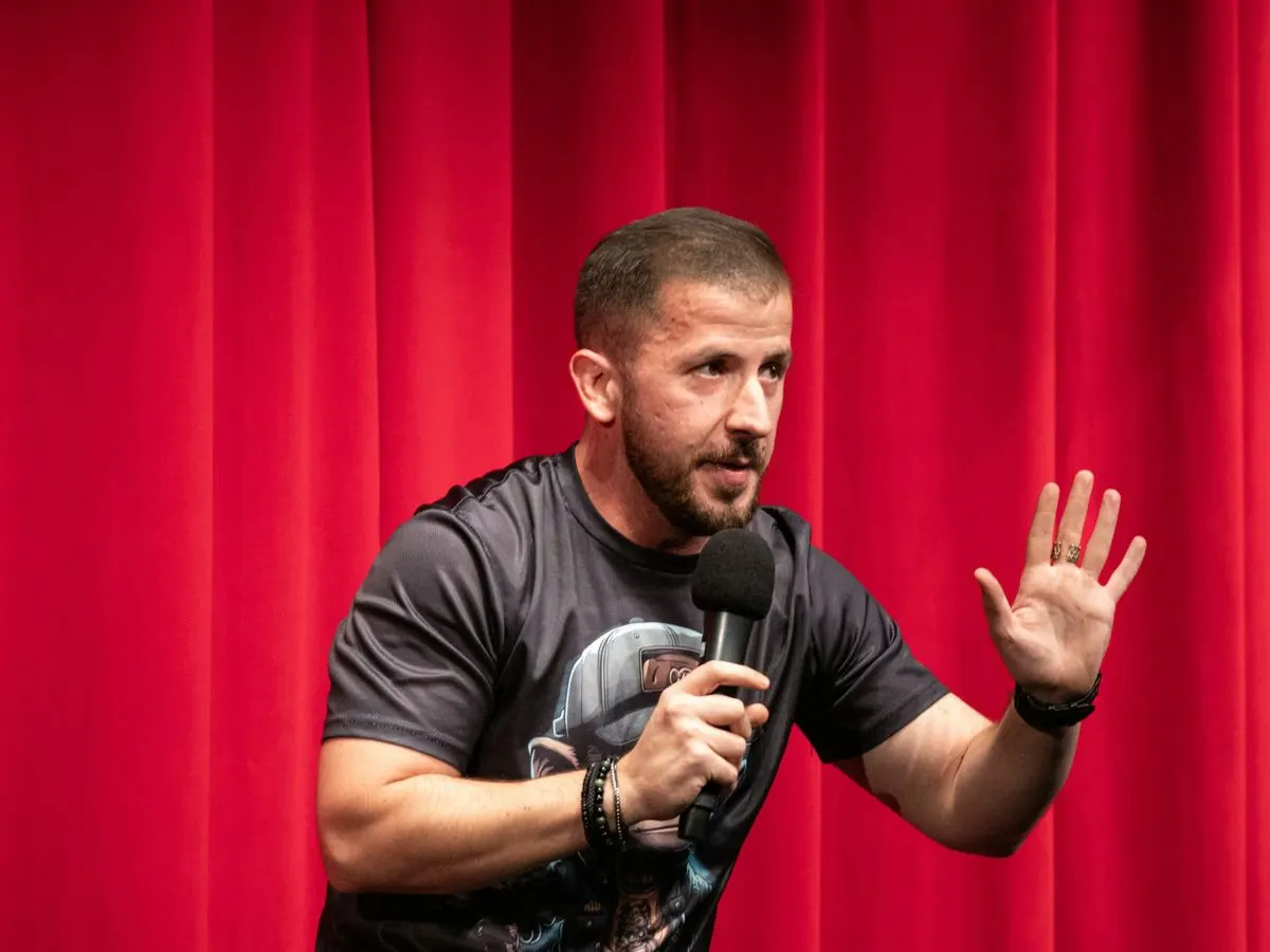 Comedians bei einem Auftritt